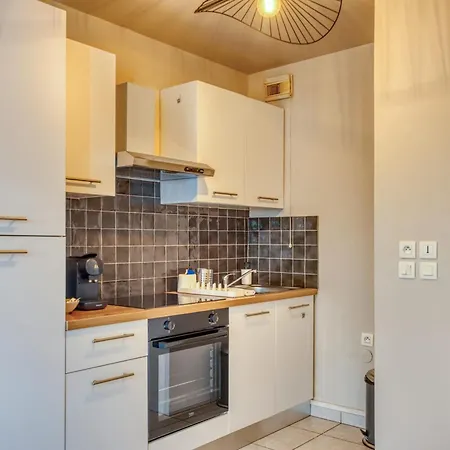 Latmosphere Agreable T2 Avec Terrasse 2 Pers Tram T5 Apartment