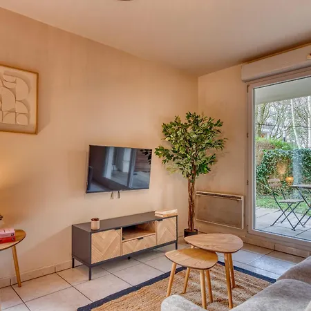 Latmosphere Agreable T2 Avec Terrasse 2 Pers Tram T5 Apartment